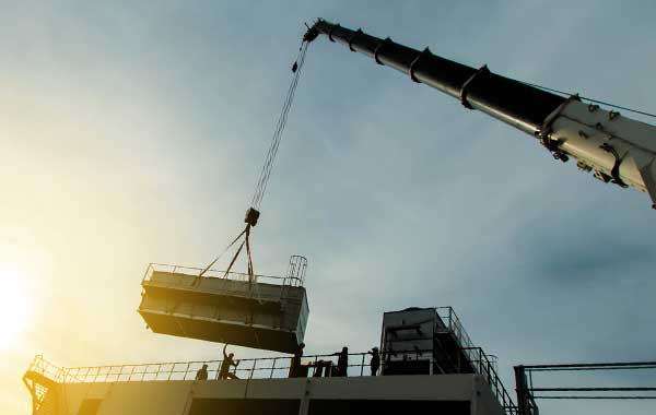 Kranarbeiten auf Baustelle